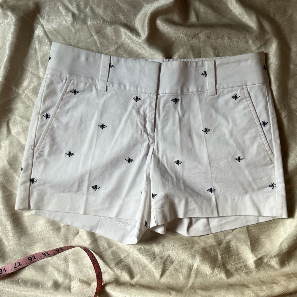 Ann Taylor White Bee Embroidered Shorts